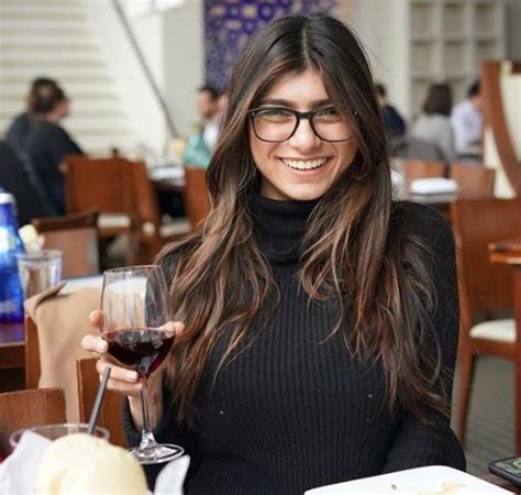 mia khalifa body size|Mia Khalifa Biography, Age, Husband, Wiki & More